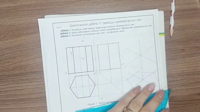 Как начертить ПРИЗМУ ШЕСТИГРАННУЮ в объеме смотреть онлайн