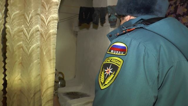 Белье сохнет над печью, а в доме запах табачного дыма смотреть онлайн