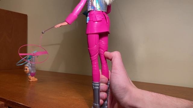 Barbie™ Star Light Adventure Galaxy Barbie® Doll & Flying Cat смотреть онлайн