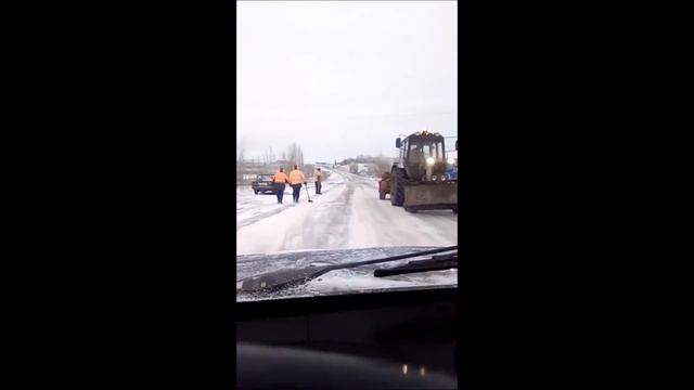 Это Россия детка - Зимняя укладка асфальта в Алексеевке !! смотреть онлайн