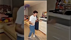 легендарный танец Эмиля?  #эмиль