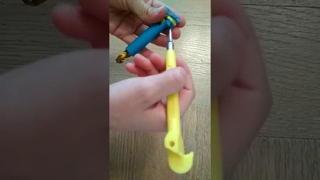 Самый простой способ плетения браслета из резиночек!!! смотреть онлайн