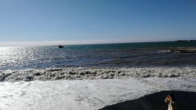 Вот и осень пришла, море чувствует это... смотреть онлайн