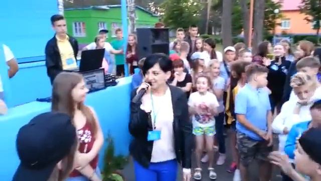 Лагерь Волна 3 смена 2017 г. Герой дня и дискотека. Это забавно. vk.com/unostmk смотреть онлайн