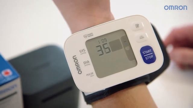 Тонометр на запястье OMRON RS3 HEM 6130 RU смотреть онлайн