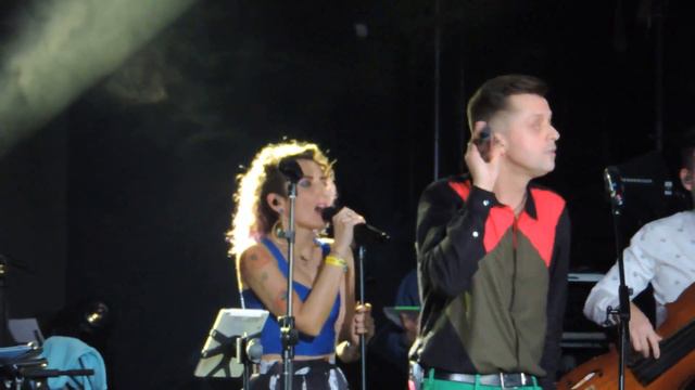 Константин Колешонок и группа ФРУКТЫ — Зимняя вишня (live "Aurora concert hall") смотреть онлайн