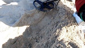 КОП НА ПЛЯЖЕ ПОСЛЕ ШТОРМА - ЕСТЬ ЛИ ЗОЛОТО В ВОДЕ - ПОИСК ЗОЛОТА С МЕТАЛЛОИСКАТЕЛЕМ TX 850