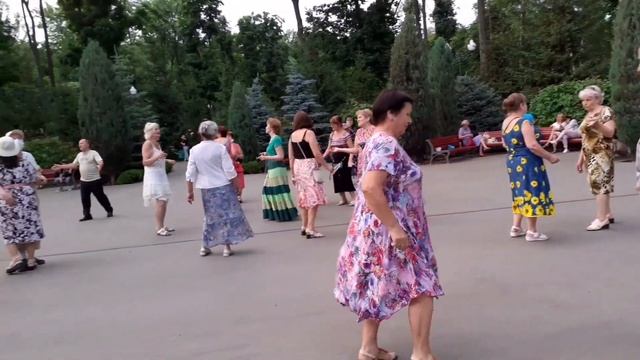 КОСТЁР ЛЮБВИ!???/ТАНЦЫ В ПАРКЕ ГОРЬКОГО ХАРЬКОВ ИЮЛЬ 2021 смотреть онлайн