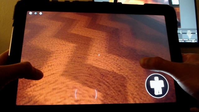 Playing Roblox DOORS on MOBILE vs CONTROLLER смотреть онлайн