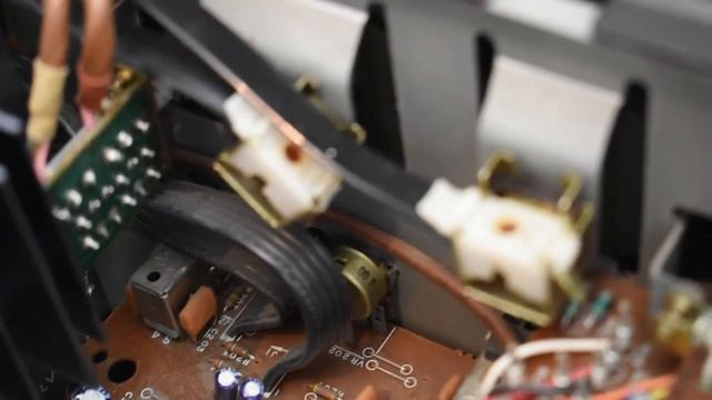 Technics SU-V4A - A Look Inside смотреть онлайн