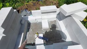 Хозблок из газобетона на клей пену без фундамента!СЛАБОНЕРВНЫМ НЕ СМОТРЕТЬ!)
