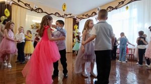 "Обнимашки" танец на выпускном в детском саду