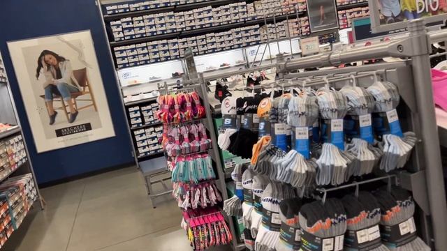SKECHERS FACTORY OUTLET ARCH FIT SHOES |SHOP WITH ME смотреть онлайн