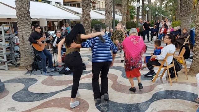 Хорошо у нас в Аликанте, танцуют люди! смотреть онлайн