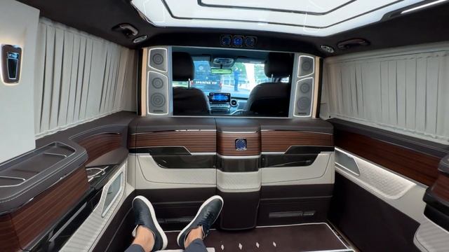 Самый дорогой микроавтобус в России! Приготовьте 43 800 000₽! Стоит того? смотреть онлайн