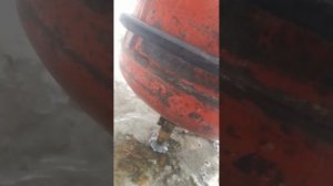 как слить воду с газового баллона?