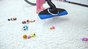 Ева шумит и мешает маме спать | Правила поведения для детей