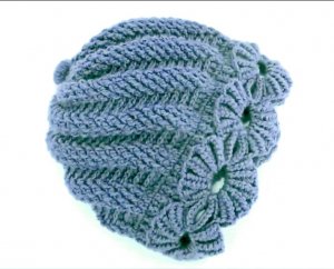Вязание крючком: Необычная вязаная шапка.