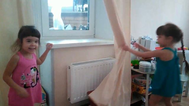 Сестры показывают фокус маме смотреть онлайн