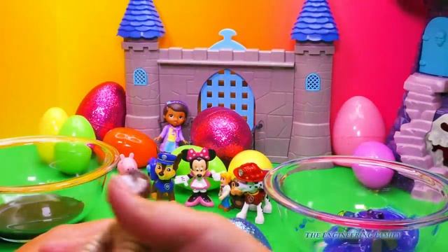 Assistant opens Silly Surprise Eggs with Scooby Doo and Paw Patrol Toys смотреть онлайн