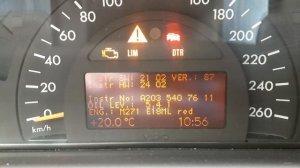 Проверка уровня масла в двигателе, Check oil level Mercedes benz W203