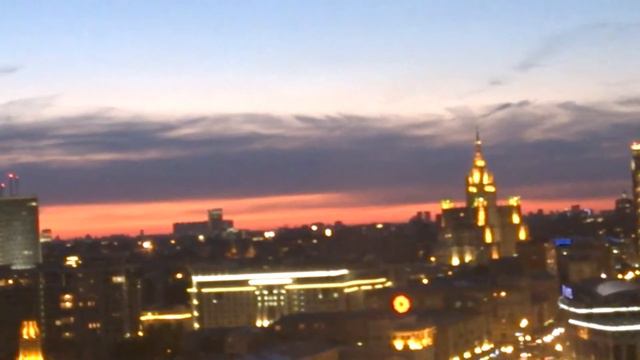 красивый триколор в небе над Москвой / beautiful tricolor in the sky over Moscow смотреть онлайн