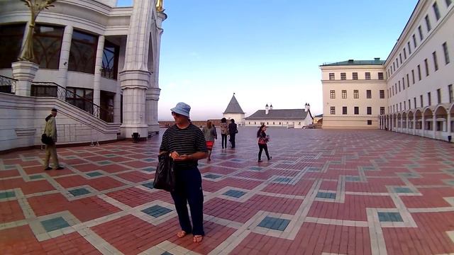 Мечеть Казанского Кремля "Кул-Шариф". Прогулка по улице смотреть онлайн