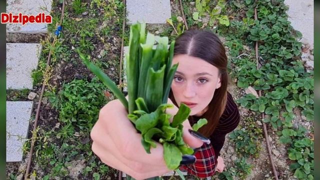 Gizem Karaca Ekmekçi Kim ?    ➤  Ünlü Sanatçının Biyografisi