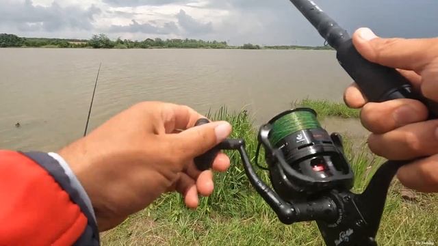 Тут ловится и карп и крупный лещ, хороший клёв рыбы на флэт фидерную снасть смотреть онлайн