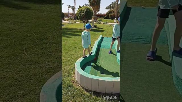 играю в мини гольф с максимам смотреть онлайн