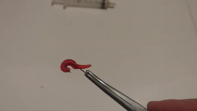 Как правильно насадить червя на крючек+манка!!! смотреть онлайн