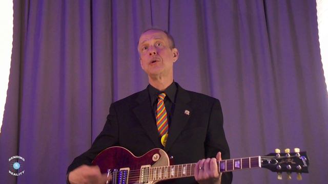 Henry Juszkiewicz CEO of Gibson Guitar Introduces the Gibson Les Paul Min-ETune смотреть онлайн