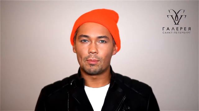 Стилист Александр Рогов в неоновой шапке? смотреть онлайн