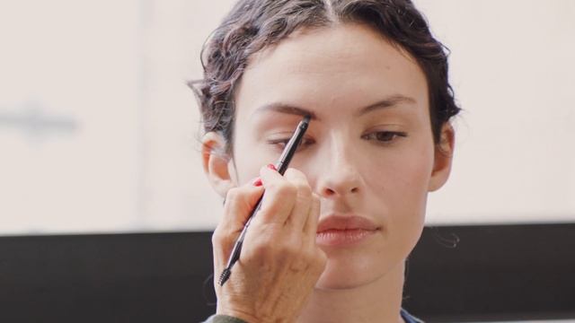 How to Fill in Brows by Bobbi Brown смотреть онлайн