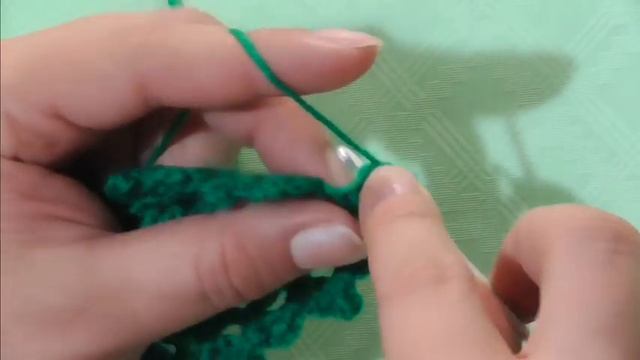Цветок крючком в подарок на 8 марта маме. Видео-урок для начинающих. Подробный МК. смотреть онлайн