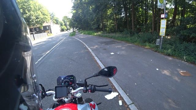 BMW F900R городской силач