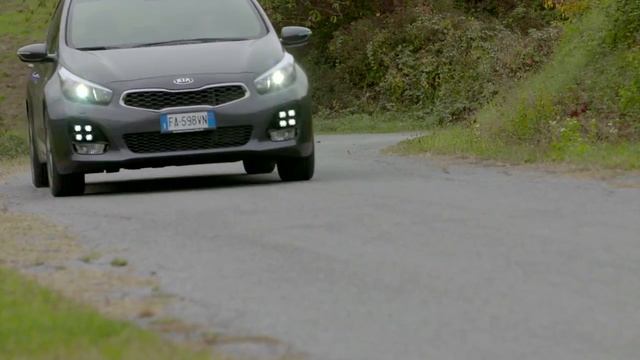 Nuova Kia cee'd GT Line смотреть онлайн