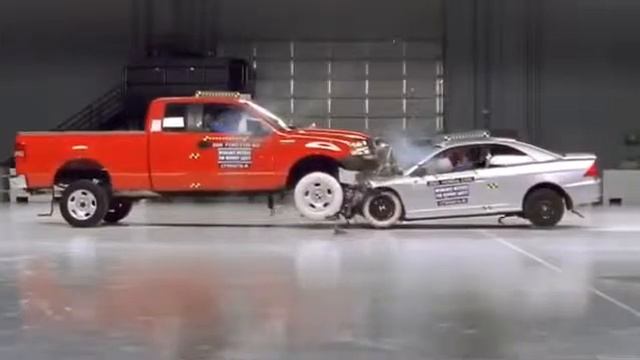 Ford F150 and Honda Civic Лобовое столкновение и краш тест смотреть онлайн
