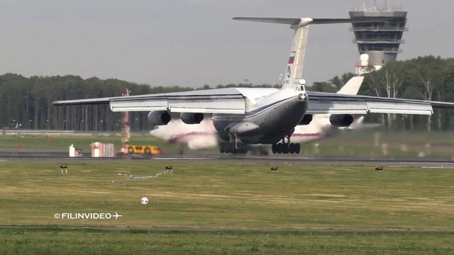 Когда помеха справа не действует )) Ил-76 на фоне правительственного Ил-96 смотреть онлайн