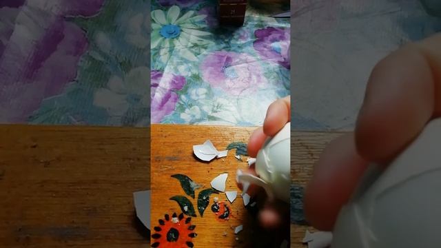 Чистим яйцо одной рукой смотреть онлайн