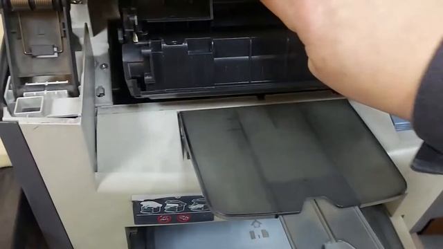 Замена картриджа в HP laserJet 3052 смотреть онлайн