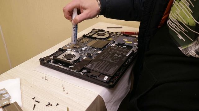 Всем счастливы обладателям ноутбуков Asus fx504 и fx505. Все-таки пришлось сделать профилактику! смотреть онлайн