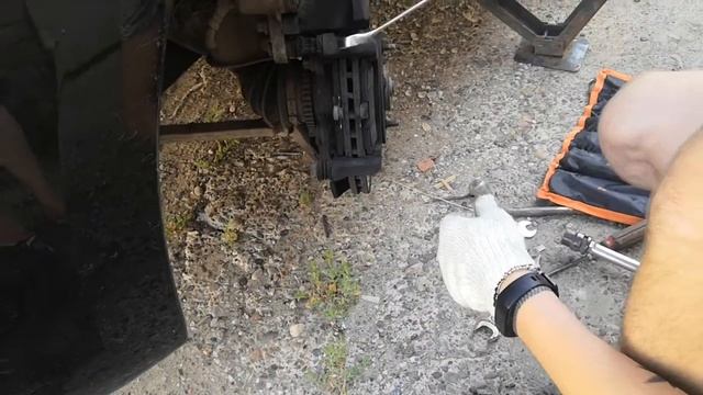 Как самому заменить передние тормозные колодки накладки ЛАДА ГРАНТА КАЛИНА ПРИОРА 2114 2110 2108 смотреть онлайн