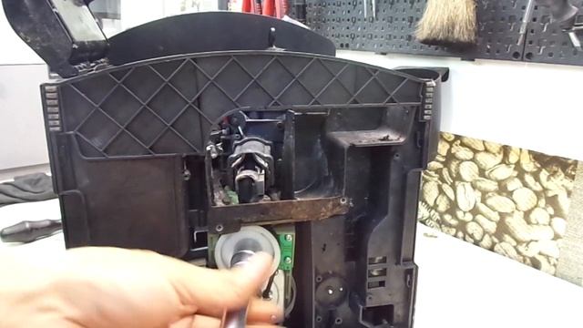 How to manually remove DeLonghi Magnifca Brew group смотреть онлайн