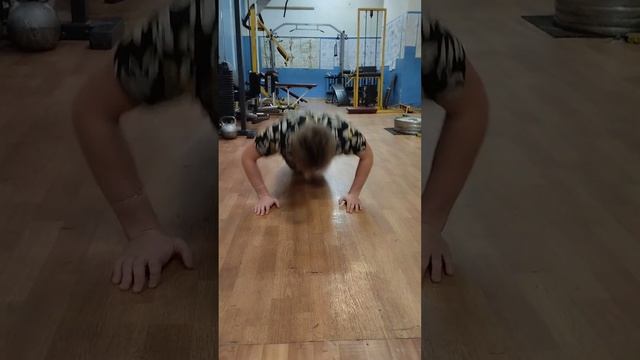 отжимание от пола на максимум, не судите строго смотреть онлайн