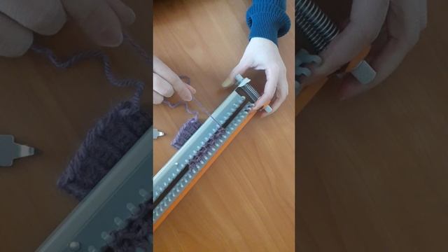 Вязание резинки 1×1 вкруговую на РВМ "Ивушка" смотреть онлайн