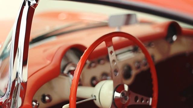 Roter Flitzer - Chevrolet Corvette (C1) Cabrio im Oldtimer-Spotlight смотреть онлайн