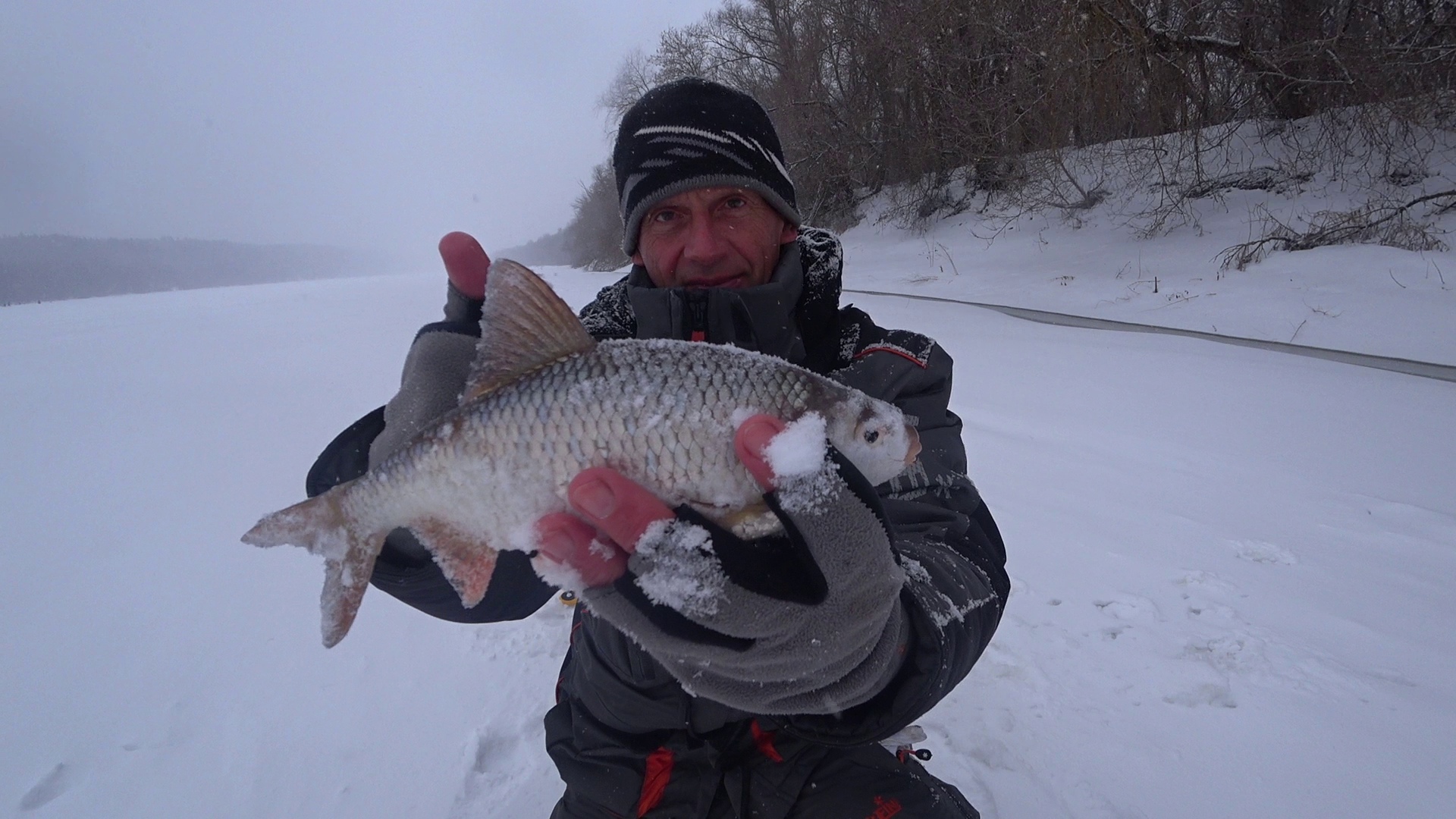 Крупная плотва на калужский шарик. смотреть онлайн