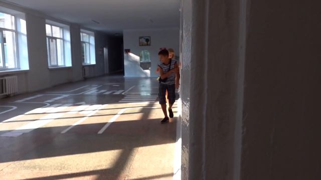 ПРОБРАЛИСЬ В ШКОЛУ НА КАНИКУЛАХ!!! смотреть онлайн