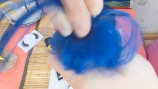 Клеим ресницы, волосы кукле. Завершение работы. смотреть онлайн